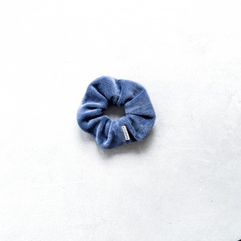Dusty Blue Velvet Scrunchie - gumka do włosów