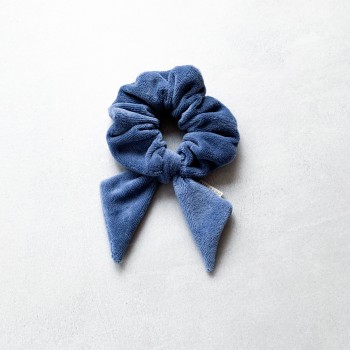 Dusty Blue Velvet Bow - welurowa gumka ze wstążką
